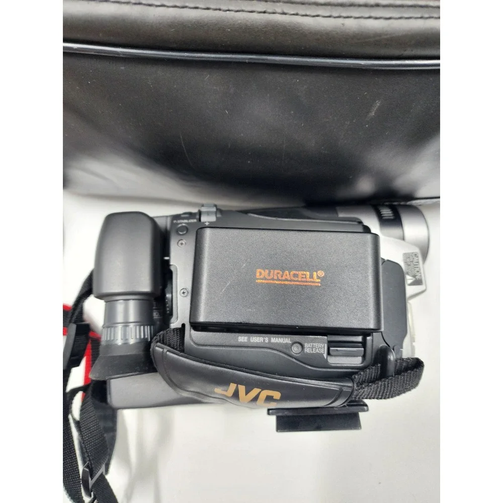 JVC GR-SXM915U Super VHS-C Camcorder Bundle 320x Zoom 3in LCD Remote Case Tapes